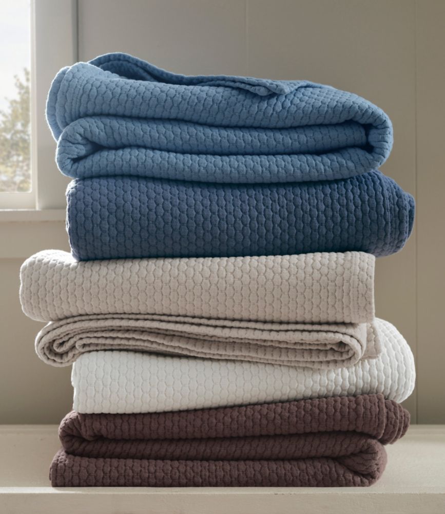 Organic Honeycomb Matelassé Coverlet - US 5302
