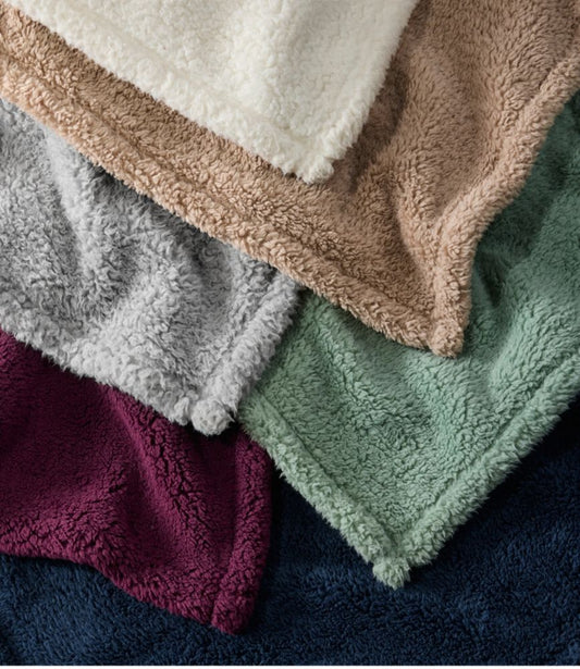 Cozy Sherpa Wearable Throw - US 8820